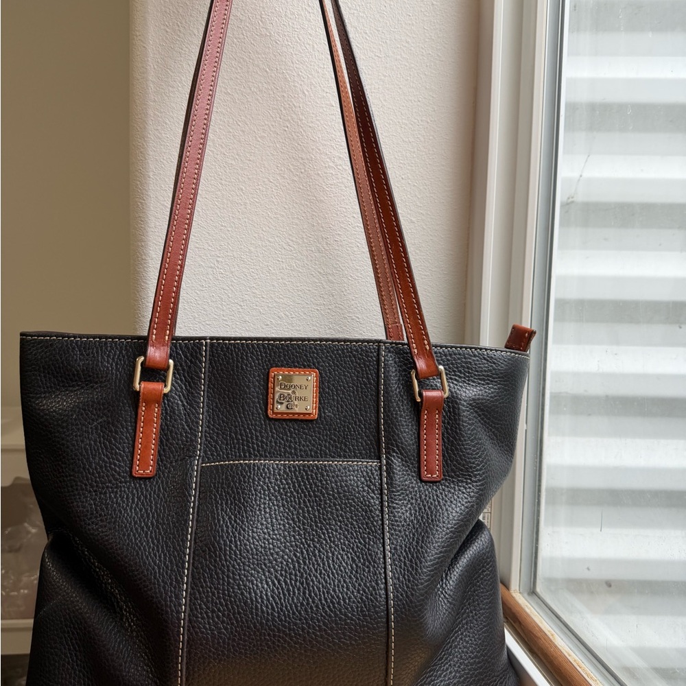 Dooney & Bourke Lexington Pebbled Leather Shoulder Bag Black Gold Hardware EUC